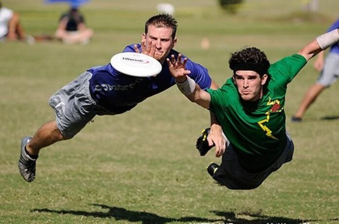 Ultimate Frisbee: A New Way to Play, 2440 x 1440